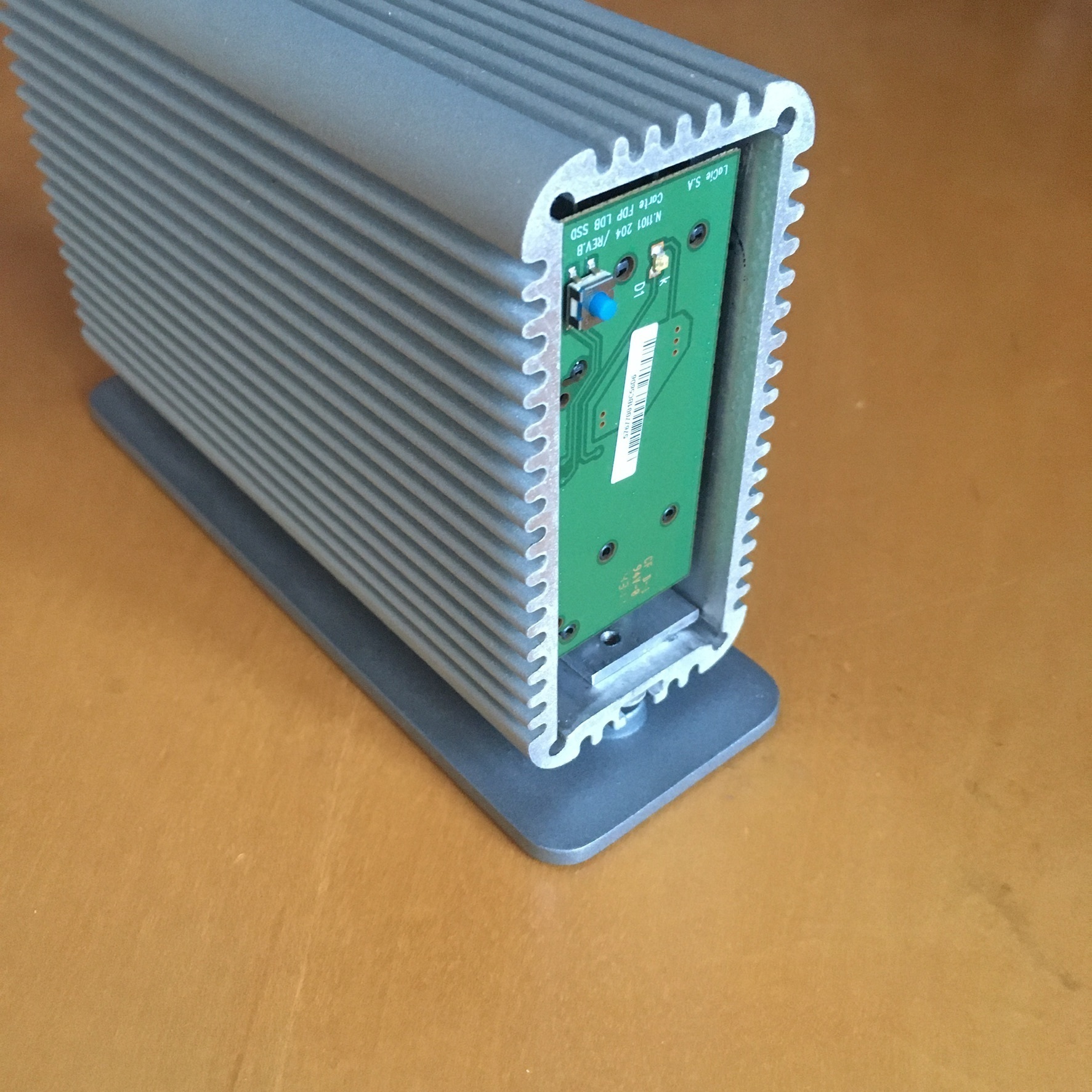 LaCie製の外付け Thunderbolt HDD を SSD に 換装 手順: shigen LaCie製の外付け Thunderbolt HDD を SSD に 換装 手順: shigen